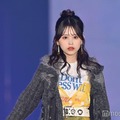 カジサック長女・梶原叶渚、シースルーワンピ×個性派スカートで美脚のぞく「ウエスト細すぎ」「雰囲気違って可愛い」と反響【ガルアワ2025AW】 画像