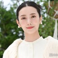 波瑠、美脚際立つスーツ姿「フェイクマミー」入学式ショットに反響続々 画像