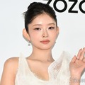 IVEレイ、ニットノースリーブ×デニムパンツで抜群スタイル披露「理想」「漫画の主人公みたい」と反響 画像