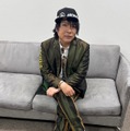 脳腫瘍公表のLUNA SEA真矢、ファンの応援メッセージを読む最新ショットに反響「立ってる姿に涙」「前進してる」 画像