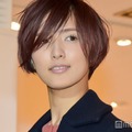 藤井萩花、黒ビキニ姿披露「お腹にタトゥー？」「骨格が神」と反響 画像