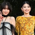 南沙良＆出口夏希、華やかドレス姿でレッドカーペット 美スタイル際立つ【第38回東京国際映画祭】 画像
