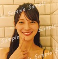 日向坂46河田陽菜、オフショット感満載の水着姿 2nd写真集特典ポストカード第3弾公開【テイクオフ】 画像