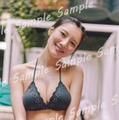 日向坂46河田陽菜、プール終わりの黒ビキニ姿 2nd写真集特典ポストカード第4弾公開【テイクオフ】 画像