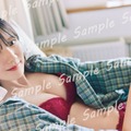 日向坂46河田陽菜、ボルドーランジェリーでリラックス 2nd写真集特典ポストカード第5弾公開【テイクオフ】 画像