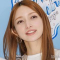 後藤真希、シアートップス×“超ミニ”衣装姿で美脚スラリ「セクシーすぎる」「スタイルレベチ」と絶賛の声 画像