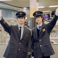 INI後藤威尊＆佐野雄大、1日駅長に就任 コラボ車両“マジラピ号”に興奮「背筋が伸びていた気がします」 画像
