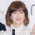 松本伊代、ドレスからスラリ美脚披露「ずっと可愛い」「スタイル変わらない」と反響 画像