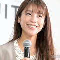 岡副麻希、1歳娘と夫のレース生観戦 家族3ショットに「娘さん大きくなってる」「パパ似かな？」と反響 画像