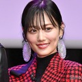 山下美月、膝上ミニコーデでパリ満喫「スタイル抜群」「大人っぽい」の声 画像