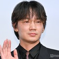綾野剛、自身の提案シーン採用される「監督はあっちですから」褒め言葉に謙遜【星と月は天の穴】 画像