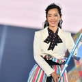 早見優、豪華クリスマスツリー公開「天井とほぼ同じ高さ」「素敵なお部屋」と反響 画像