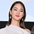 剛力彩芽、大胆スリットから色白美脚スラリ「スタイル抜群」「綺麗すぎる」と反響 画像