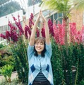 櫻坂46松田里奈、植物園で“花の真似”1st写真集新規カット解禁【まつりの時間】 画像