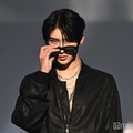 GYUTAE、オールブラックコーデで笑顔封印ランウェイ サングラス外しに観客の視線集中【TGC広島2025】 画像
