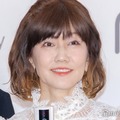 松本伊代、ミニスカAKB48衣装を堂々着こなし「スタイル抜群」「一生現役アイドルですごい」と反響 画像