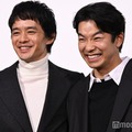 仲野太賀＆池松壮亮「ほっぺにキスまでなら」手繋ぎ登場で終始仲良しオーラ全開 アクションシーンでは“泥臭さ”意識【豊臣兄弟！】 画像