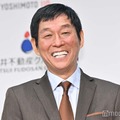 明石家さんま、長男・二千翔さんの結婚式3ショットが話題「貴重」「格好良い父親」 画像