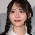 乃木坂46弓木奈於、ミニスカクリスマスコーデで美脚際立つ「何等身だろう？」「圧倒的スタイル」の声 画像