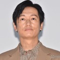井浦新、“髪ほどいて編み込んだ”斬新ヘア披露「見たことない」「オーラに拍車がかかってる」と反響 画像