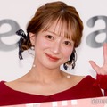 辻希美、自宅ツリー前で撮影 第5子・夢空（ゆめあ）ちゃんのクリスマスコーデ2種に「眼福」「癒された」と絶賛の声 画像
