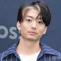 伊藤健太郎「新しい家族」との2ショット公開「優しい顔になってる」「まだ小さくて可愛い」と反響 画像