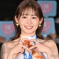 久間田琳加、ミニ丈私服で色白美脚スラリ ディズニーコーデに「理想のスタイル」「小動物みたいで可愛い」と反響 画像