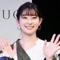 足立梨花、ミニ丈×ロングブーツからスラリ美脚「綺麗」「スタイル良い」の声 画像