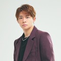 Number_i岸優太、買い物中の街中ショットに反響続々 平野紫耀も反応「誘われてにゃい」 画像