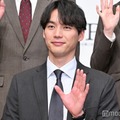 福士蒼汰、100kg超ベンチプレスで鍛えた広背筋に共演者驚愕「捜査一課に行きたいという気持ちを広背筋で表しました」【東京P.D. 警視庁広報2係】 画像
