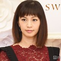 2児の母・安田美沙子、泡だらけ水着姿に反響「色白で眩しい」「スタイル抜群」 画像