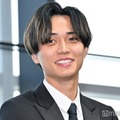 キンプリ永瀬廉、伊藤英明の「めっちゃ可愛い差し入れ」に驚き ギャップ明かす「イメージ変わりました」【日曜劇場「リブート」】 画像