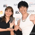 藤本美貴、家族旅行でセドナへ 夫・庄司智春との日の出バックの2ショット公開「御利益ありそう」「神々しい」 画像