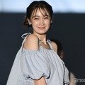 新婚の藤井サチ、素肌輝く白キャミ姿披露「透明感すごい」「お肌がツヤツヤで羨ましい」の声 画像