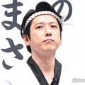 二宮和也、“酒場の大将”姿で会見登場 睨みの表情で役作り「フェイスがベビーなもので…」 画像