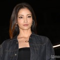 黒木メイサ、“ほぼ変装なし”街中ショットが話題「圧倒的存在感」「普通にいてびっくり」 画像