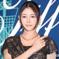真木よう子、0歳娘の姿公開「ぷくぷくの手が可愛い」「癒される」と反響 画像