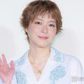 上野樹里、オン眉ショート×ハイトーンで雰囲気ガラリ ほっそり美脚も披露 画像