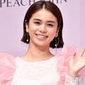 佐藤晴美、ヘソ出しショートパーカーから美腹筋チラリ「異次元のスタイル」「おしゃれ上級者」と反響 画像