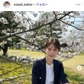 美人気象キャスター、色白美脚際立つミニ丈姿に熱視線「絵になる」「理想の脚線美」 画像
