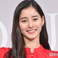 中島裕翔＆新木優子、電撃結婚にトレンド入りの反響「作画が同じすぎる」新木の直筆署名も話題「美文字」 画像