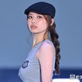 元日向坂46濱岸ひより、ノースリーブでヘルシー肌見せ クールな姿に「爆イケすぎ」「雰囲気違くてびっくり」の声【ガルアワ2026SS】 画像