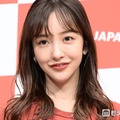 板野友美、ミニスカコーデで美脚スラリ「身体の半分が脚」「ずっと可愛い」と反響 画像