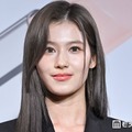 TWICEサナ、アメスリから美肩際立つ「ラインが綺麗すぎる」「美の極み」と反響相次ぐ 画像