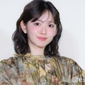 鈴木愛理、フリルミニスカから美脚スラリ「脚長すぎ」「骨格レベチ」とファン絶賛 画像