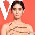 山崎紘菜、脚線美際立つアシメスカート姿に絶賛の声「ため息が出るほど美しい」「神スタイル」 画像