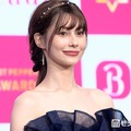ダレノガレ明美、変形トップスから美デコルテ輝く「華奢」「女神降臨」とファン絶賛 画像