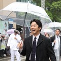 仲野太賀＆池松壮亮、“豊臣兄弟”が「博多どんたく 港まつり」に出陣 雨の沿道歩き盛り上げる 画像