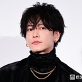 佐藤健、大物女性歌手とゲームで完敗「手も足も出ませんでした」対戦ショットに反響相次ぐ「豪華すぎ」「CMのような1シーン」 画像