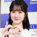 本田紗来、スラリ美脚際立つミニスカコーデ公開「大人っぽい雰囲気が新鮮」「綺麗に着こなしててさすが」の声 画像